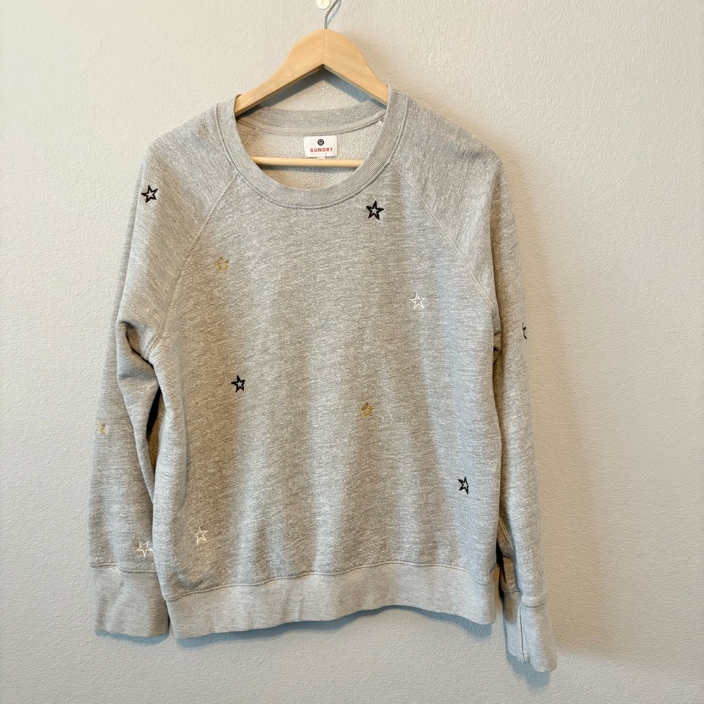SUNDRY Embroidered Stars Raglan Sweatshirt